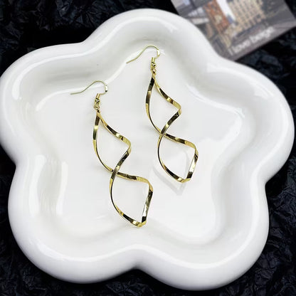 Spiral Dangle Fülbevaló | Arany