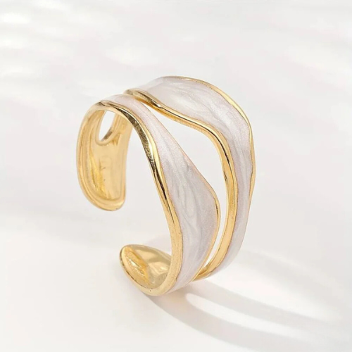 Ezüst and Arany Sculptural Cuff Gyűrű